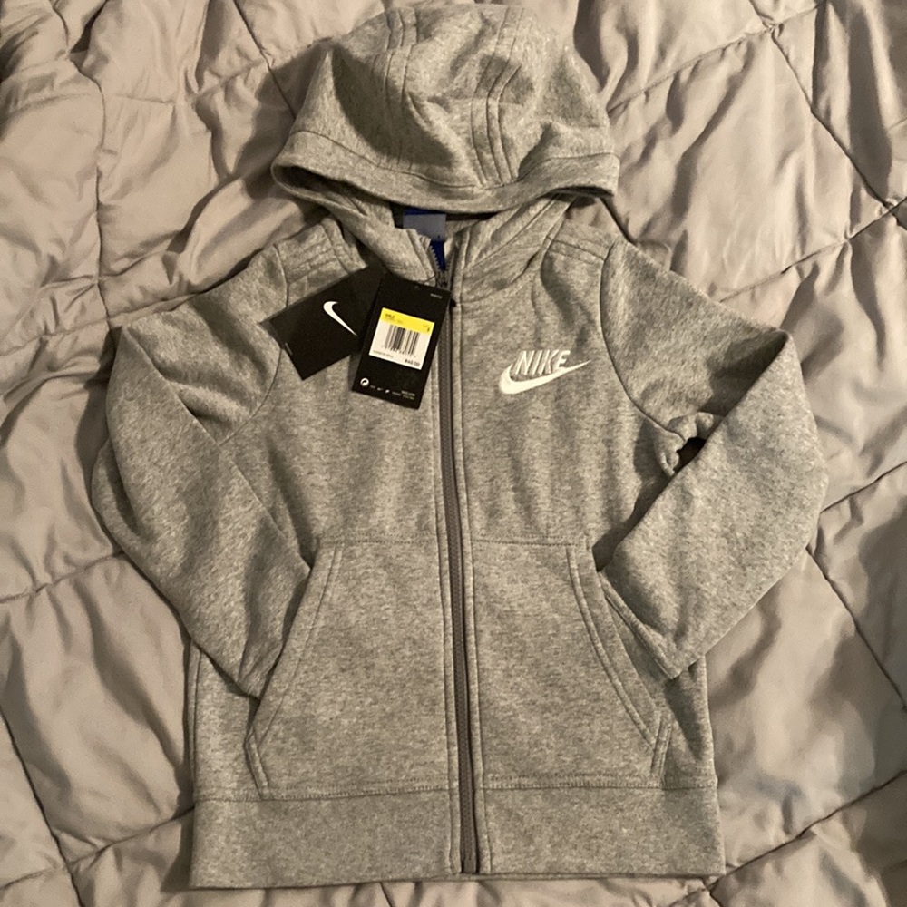 Girls Nike grey sweat suit size small (age8-10)